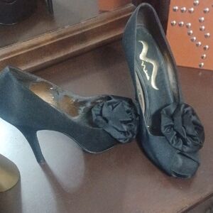 Nina Black Heels with Decorative Bow